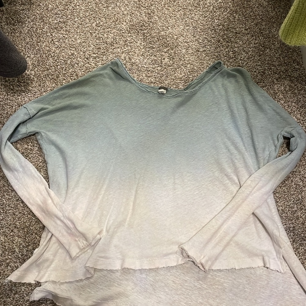 Free People ombré green shirt. Long sleeve size small. Light weight. Loose fit.